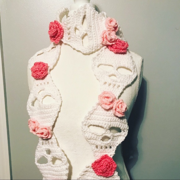 Skull Scarf - Picture 1 of 2